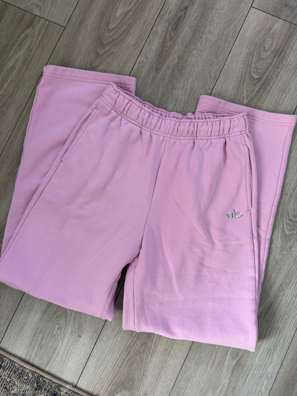 ALO Yoga Straight Leg Sweatpants in Candy Heart Pink Sz Small